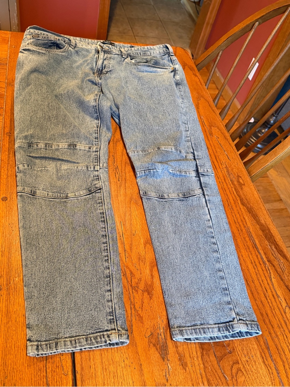 Men's Straight Light Wash Jeans with Knee Panel Detail